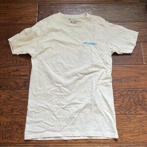 Columbia graphic tee shirt